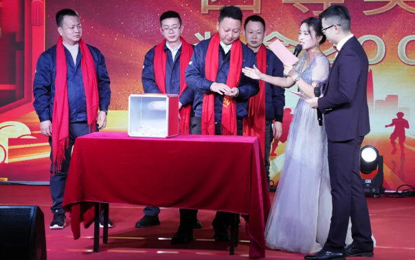 黄石金年会2024年终晚会：凝心聚力，共创辉煌！